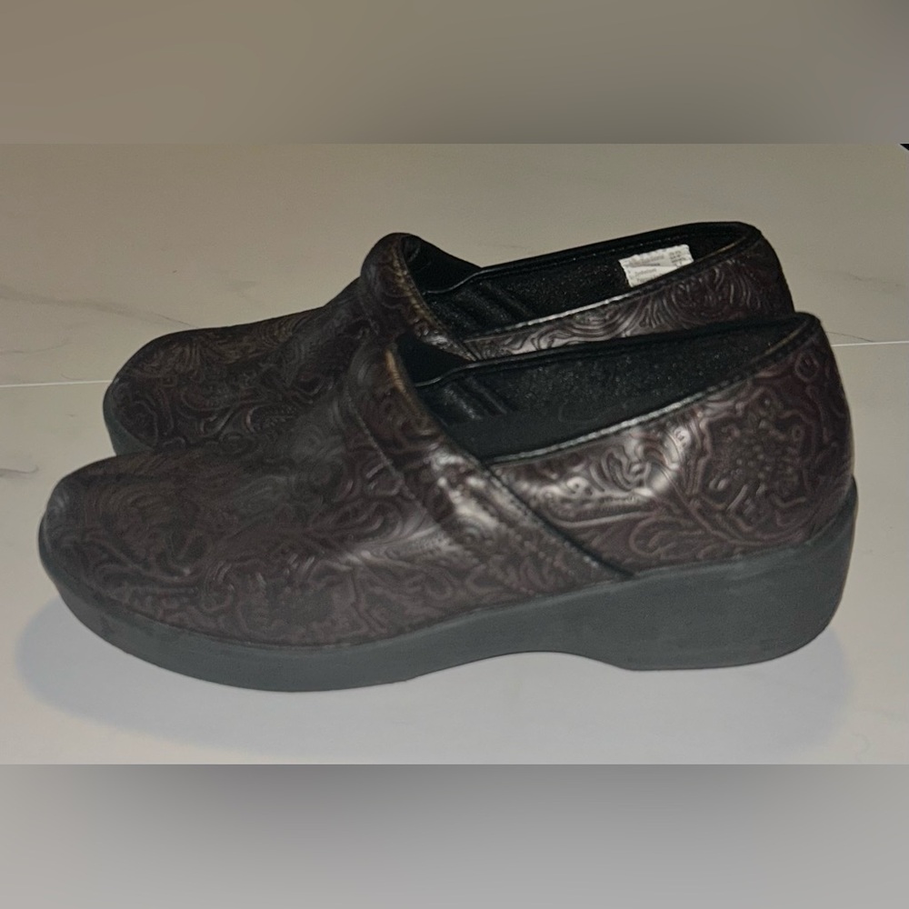 Safe T Step Dark Brown Embossed Women’s Clogs